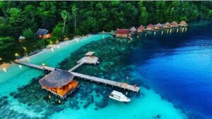 Wisata Bahari Tersembunyi di Pantai Ora, Maluku Tengah