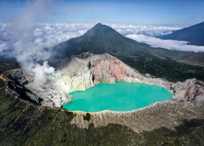 Menikmati Keindahan Alam di Kawah Ijen, Banyuwangi