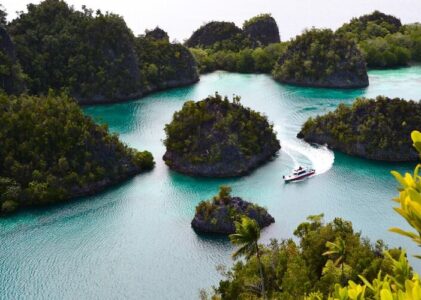 5 Destinasi Wisata Alam Terindah di Indonesia yang Wajib Dikunjungi