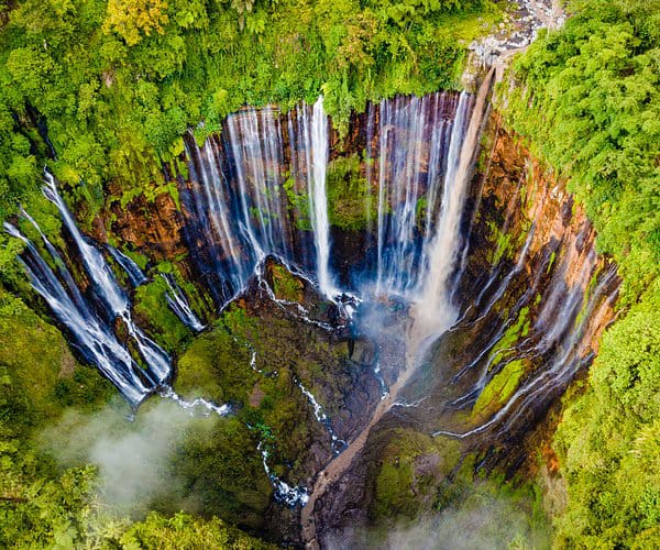 Menjelajahi Keindahan Air Terjun Tumpak Sewu: Surga Tersembunyi di Lumajang