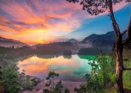 Dieng Plateau: Pesona Alam dan Budaya yang Menyegarkan