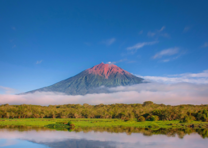 Eksplorasi Gunung Kerinci: Pesona Alam di Atap Sumatra