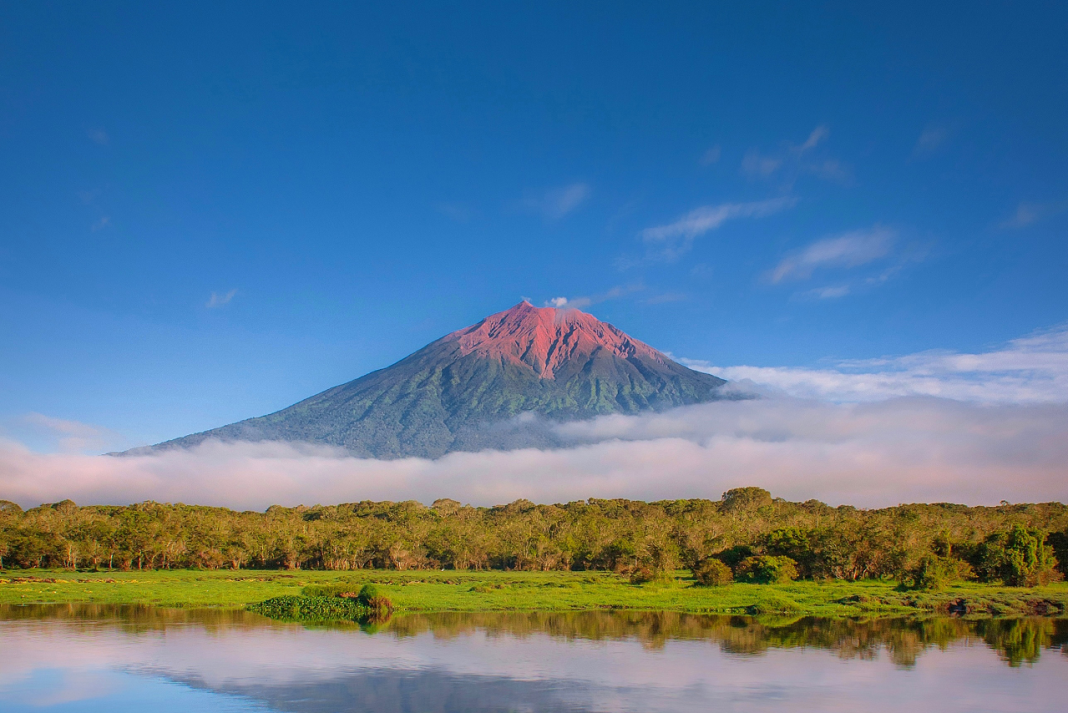 Eksplorasi Gunung Kerinci: Pesona Alam di Atap Sumatra