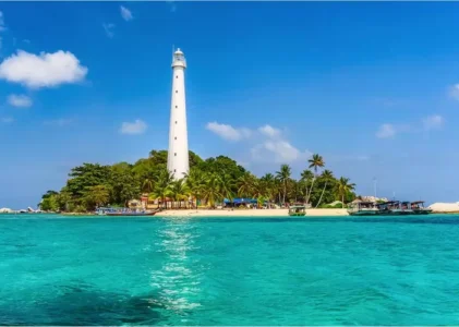 Menjelajahi Keindahan Alam di Pulau Belitung Surga Tersembunyi di Laut China Selatan