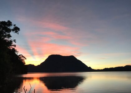 Menjelajahi Keindahan Danau Gunung Tujuh, Surga Tersembunyi di Jambi